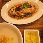 鶏と点心と町中華 - 中華粥とザーサイ。