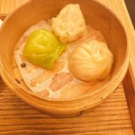 鶏と点心と町中華 - 小籠包、豚焼売、翡翠餃子。