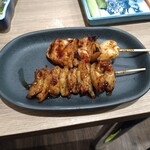 やきとり 織笠 - とり、かわ各198円