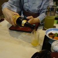 稚加榮 本店 - 今度芸能界デビューするというお姉さまからのお酌♪