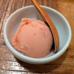 一天張 - 果肉たっぷりの苺のアイスクリーム