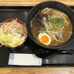 麺家 ひぐま商店 - 豚骨中華そば・野菜増し