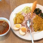 カラピンチャ - チキンカレーのセット＋揚げ玉子