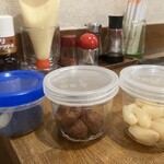 居酒屋三平 - サービスのゆかり・梅干し・らっきょう