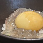日本料理FUJI - 生シラス丼、藤枝の有精卵と万願寺唐辛子炒め