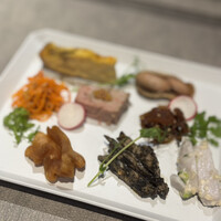 ON the TABLE CHINESE - 