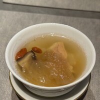 ON the TABLE CHINESE - 