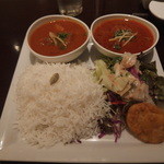 シターラ - Ｗカレーセット\1360。ローガンジョッジュ\+440、ポークビンダルー\390