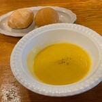 BISTRO 塒 - ランチA 1,200円 カボチャのポタージュ、パン
