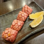 炭火焼肉 エイト - 極上厚切りタン