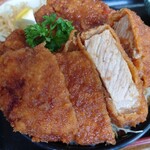 御食事処 成駒 - カツの断面