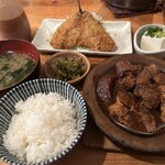 あぶくま亭 - 和牛黒煮込み ＆ アジフライ特製ソース