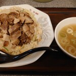頓珍館 - 料理写真:肉チャーハン 990円