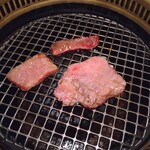 ホルモン焼肉 ぎゅうぎゅう - 