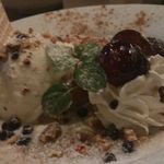 ロジウラ - リンゴのケーキとアイスクリーム