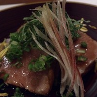 フレンチ割烹 宿 - 中とろ藁炙り フォーカスが茗荷に。。