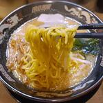 北海道らーめん みそ熊 - 麺　2025.10.20