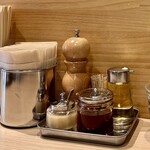 桜上水 船越 - 胡椒、お酢、おろしニンニク、ラー油