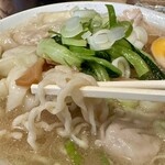 桜上水 船越 - コシのあるモチッと平打ち縮れ麺