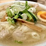 桜上水 船越 - 塩ワンタンメン、パンチの効いたスープ