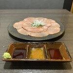 牛タンとおでん しょう助 - 牛タンのてっさ
