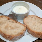 Frutti di Mare - 北海道小麦パンと自家製リコッタチーズ