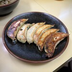 手もみラーメン 十八番 - ■餃子(6ヶ) ￥550