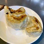 鶏龍軒 - ハーフ餃子(3個)はありがたい。