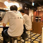 藁と瓶 赤星カツヲ - ✨店内（テーブル席）✨