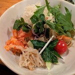 小料理屋 雅 - 盛りがいいラーメンサラダ