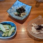 小料理屋 雅 - 店に入ると、とりあえずぱっと小鉢が出てくる