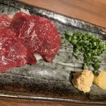 もつ鍋田しゅう - 馬刺し