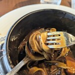 325339272 - 何と底にパスタ！