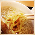 天家 - 若干平打ちの太麺