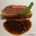 325342944 - 雫石牛のフィレ肉とフォアグラのアンクルート 香茸のジュ