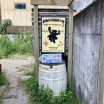 GOONIES BURGER CLUB - 店舗外観