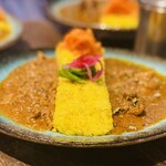 スパイシーカリーハウス半月 - 2種盛り