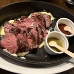 3rd. BAR&GRILL RESTAURANT - ビーフ。下にフライドポテトかマッシュポテトを敷くということで、フライドポテトを先に頼んでいたからマッシュにしてもらいました。そこを聞いてもらえるのも有難いよ。
