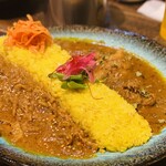 スパイシーカリーハウス半月 - 2種盛り