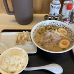 ラーメン屋　壱番亭 - 3年ぶりにランチで再訪しました。味玉熟成味噌ラーメン・餃子セット　