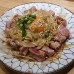 もつ焼き 煮込み 楓 - 炙りユッケ