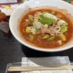 びいどろ - 料理写真:アボカドチリトマトラーメン780円税込現金価格