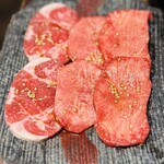 炭火焼ホルモン ぐう - 