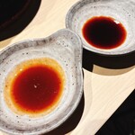 らむすけ - 左:ラムロールスライス用タレ 右:基本のタレ
