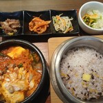 釜めし大統領 - 釜めし＋スンドゥブ