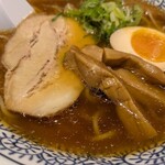 丸源ラーメン - 熟成醤油ラーメン、アップ