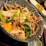 湯島 角萬 - 奥は竹輪の磯辺揚げ　美味しかったです