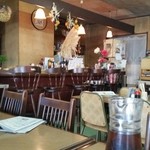 たんざん - 店内カウンター、厨房方面