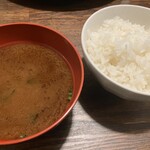 あげづき - ご飯と赤だし　ご飯もおかわり１回は無料です（こちらはしませんでした）　ご馳走様でした