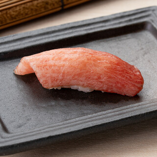 函館直送の新鮮な旬魚を東京で。職人の技術が生きる本格江戸前鮨